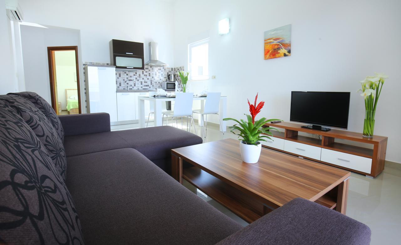 Apartments Nemira Exclusive Оміш Екстер'єр фото
