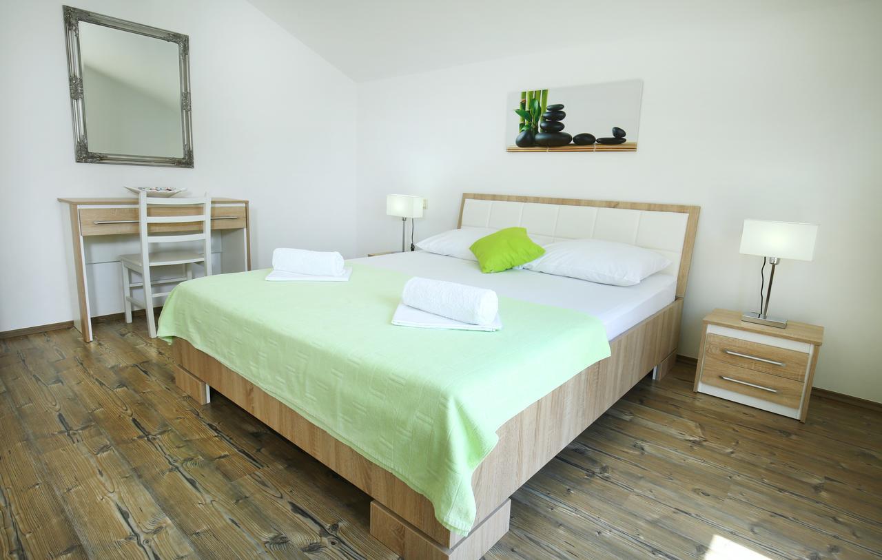 Apartments Nemira Exclusive Оміш Екстер'єр фото
