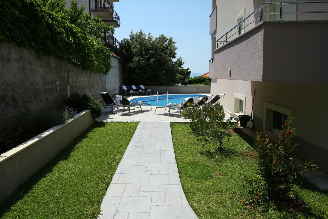 Apartments Nemira Exclusive Оміш Екстер'єр фото