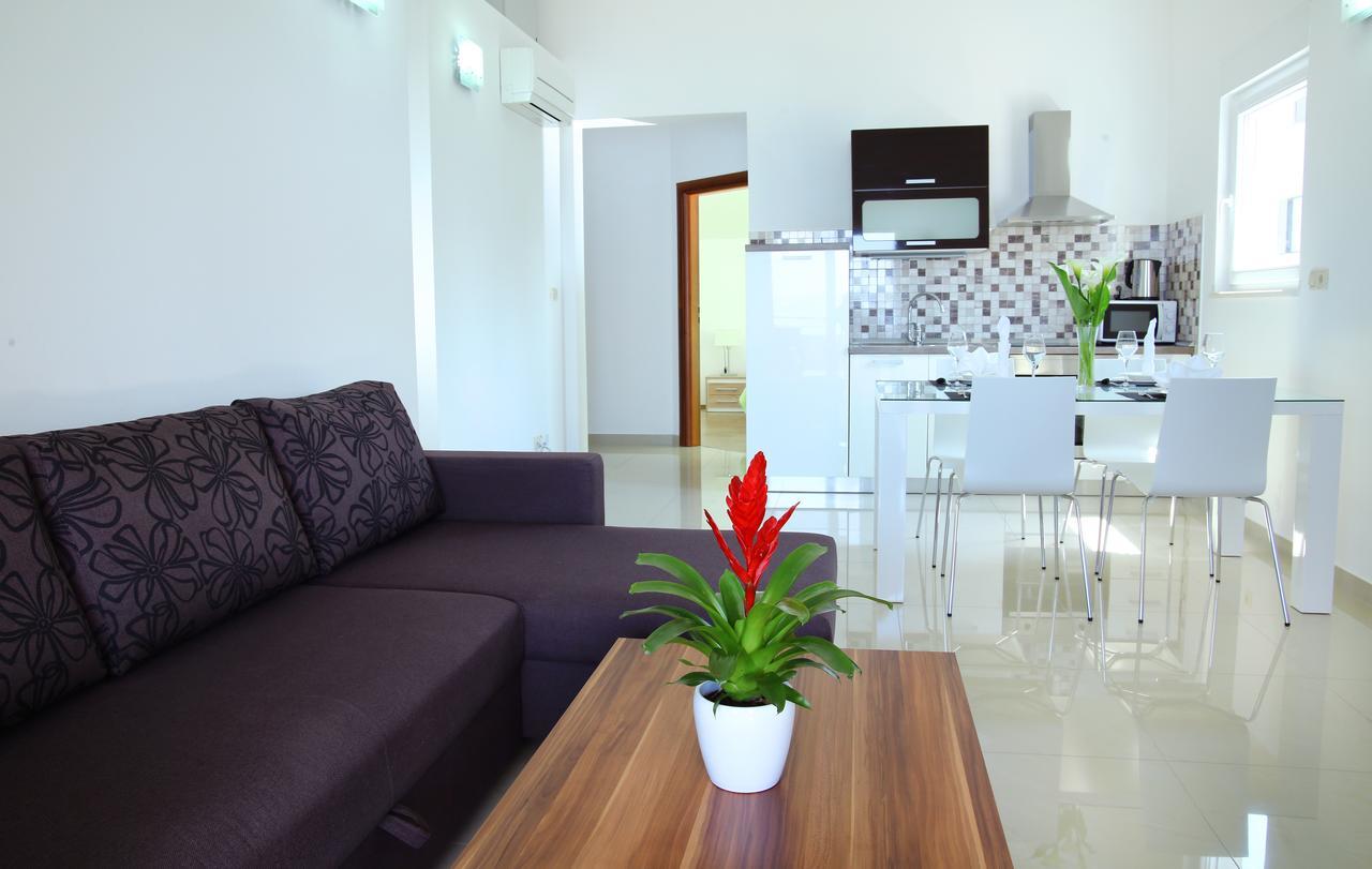 Apartments Nemira Exclusive Оміш Екстер'єр фото