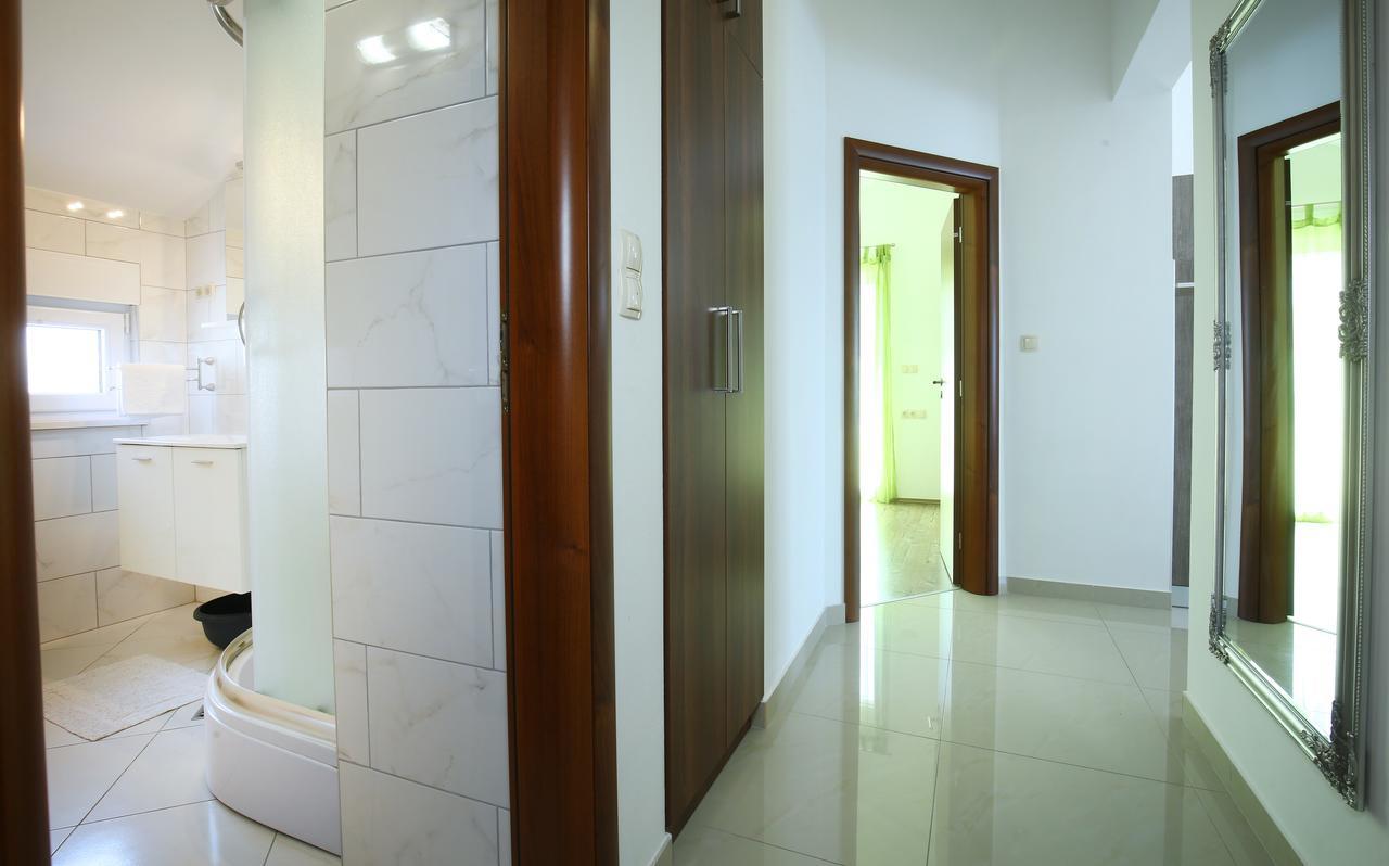 Apartments Nemira Exclusive Оміш Номер фото